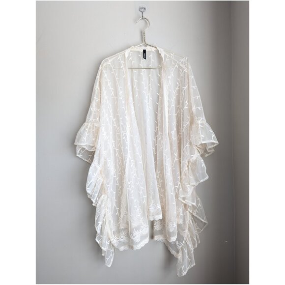 Torrid Lace Ruana Wrap - Picture 5 of 11